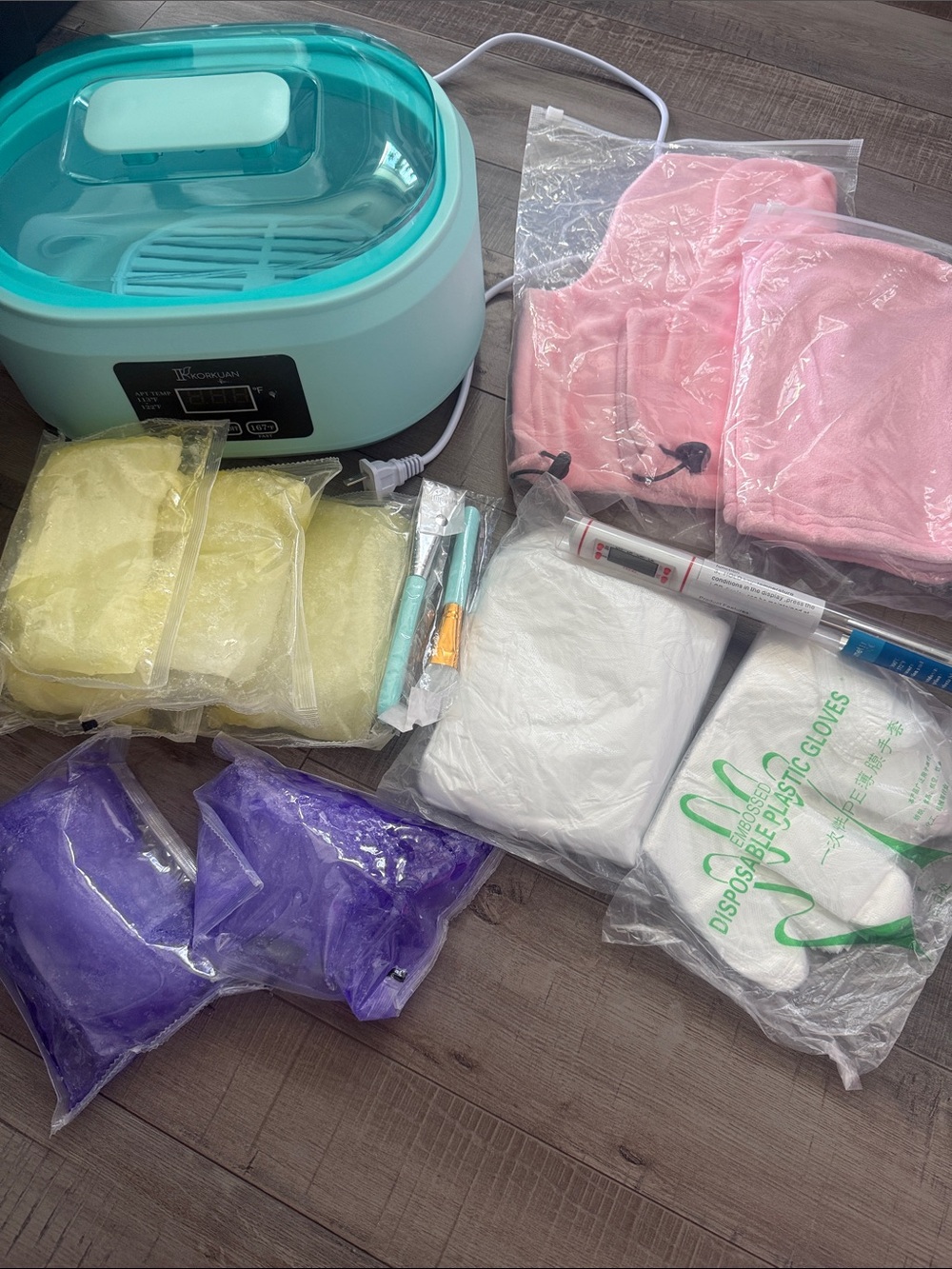 Home Wax Warmer Kit with Aqua Wax Heater and Pink Towels